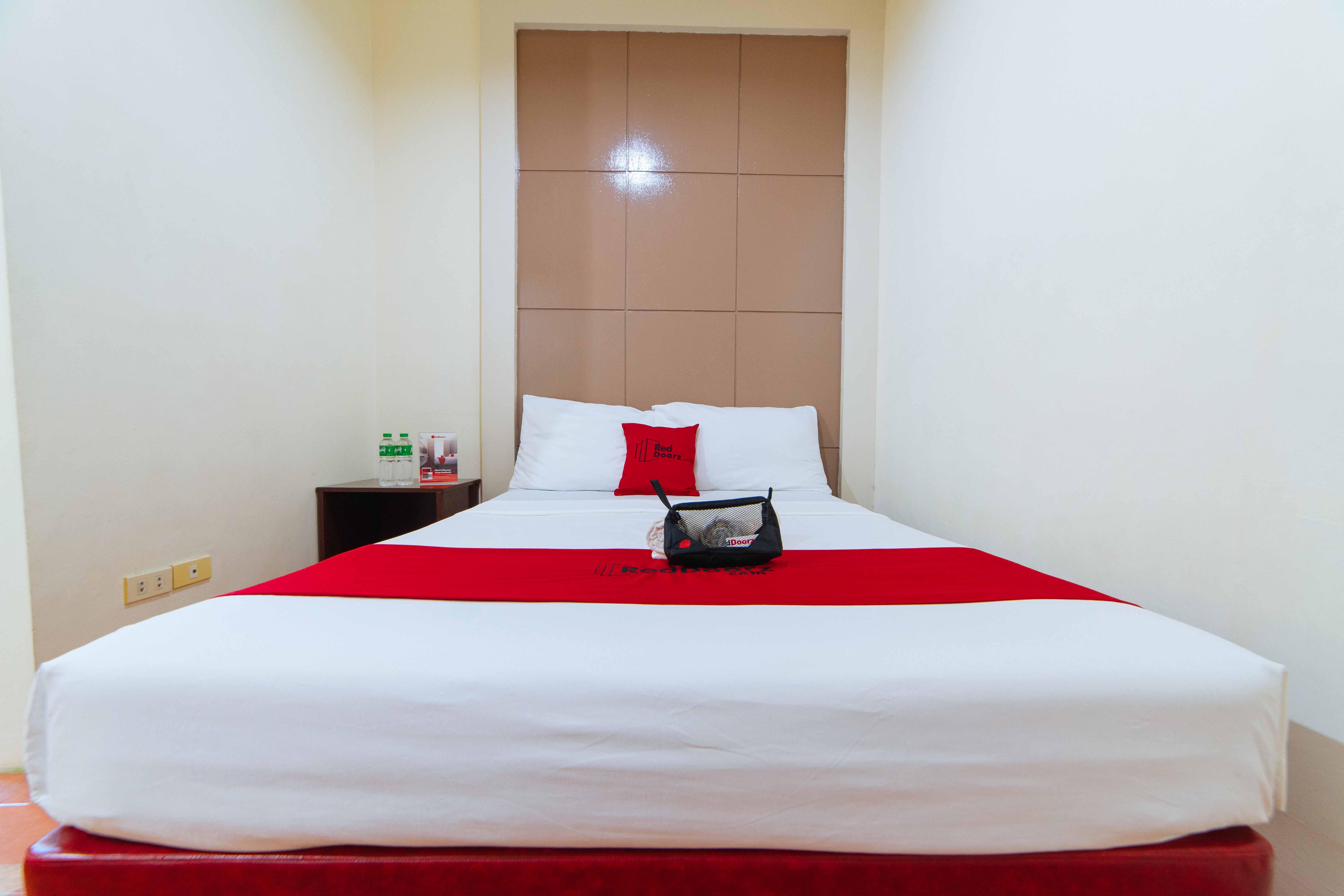 Reddoorz Near Walking Street Angeles City Exterior photo